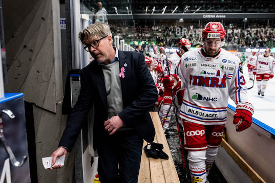 Timrå IKs tränare Anders Karlsson deppar