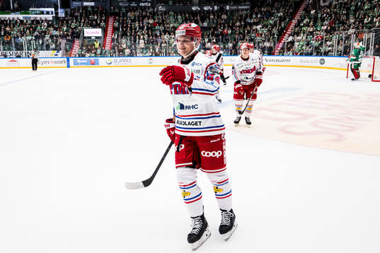 Timrå IKs Olli Juolevi jublar