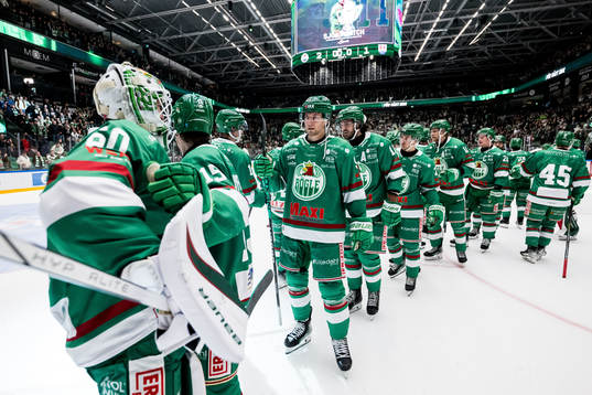 Rögle BKs målvakt Petr Kvaca och Adam Tambellini jublar