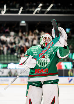Rögle BKs målvakt Petr Kvaca jublar