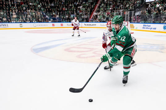 Rögle BKs Brady Ferguson och Timrå IKs Albin Lundin