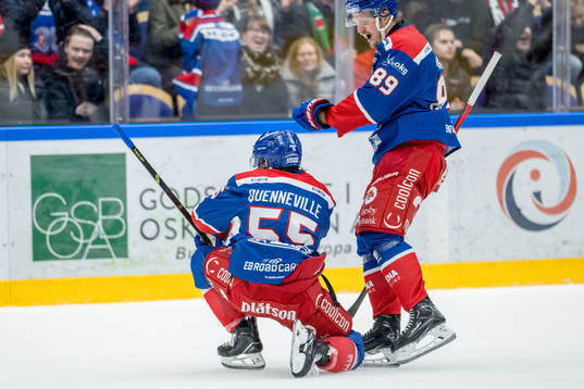 Oskarshamns David Quenneville och Patrik Karlkvist jublar