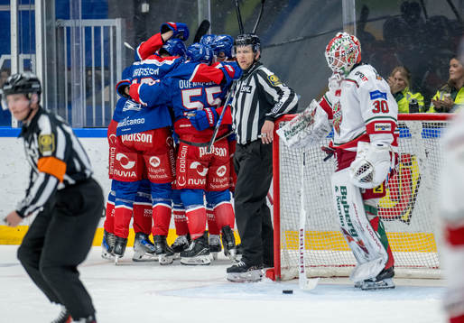 Oskarshamns Viktor Lodin jublar med lagkamrater