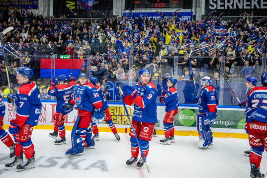 Oskarshamns Ahti Oksanen jublar