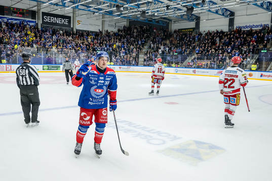 Oskarshamns Patrik Karlkvist jublar