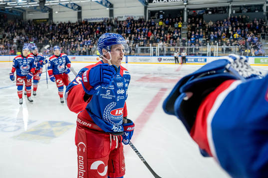Oskarshamns Nick Olesen jublar