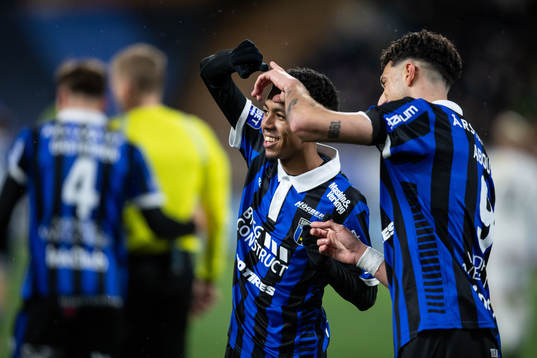 Sirius Tashreeq Matthews och Wessam Abou Ali jublar