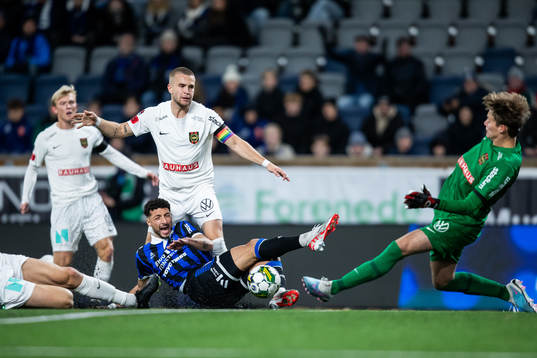 Brommapojkarnas Amadeus Sögaard och Sirius Wessam Abou Ali