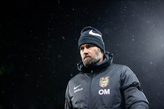 Brommapojkarnas tränare Olof Mellberg deppar