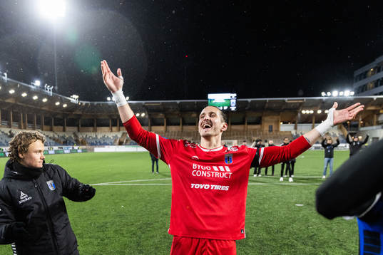 Sirius målvakt David Mitov Nilsson jublar