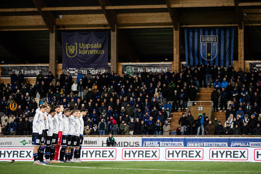 Sirius spelare deltar i en tyst minut