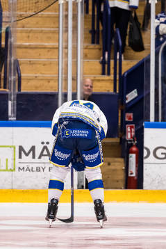 Leksands Carter Ashton lämnar isen