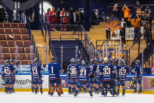 Växjös spelarna jublar