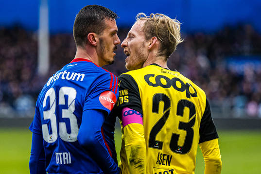 Eneo Bitri of Vålerenga and Gjermund Åsen of Lillestrøm