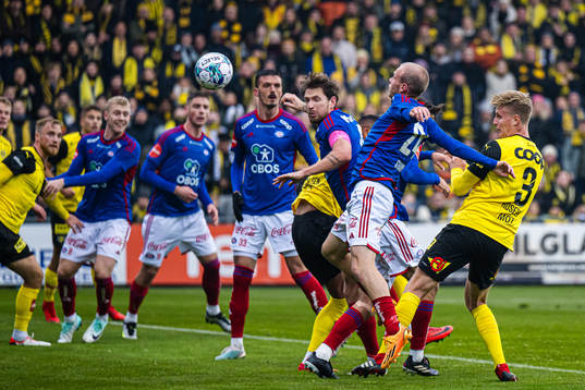 Martin Ove Roseth of Lillestrøm scores the 1-0 goal