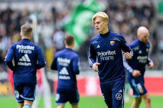 Djurgårdens Lucas Bergvall innan fotbollsmatchen i