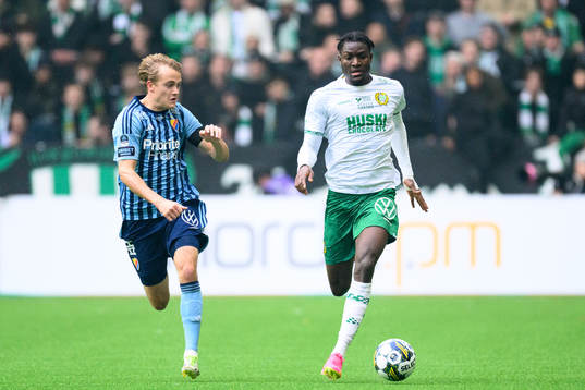 Djurgårdens Oskar Fallenius och Hammarbys Nathaniel Adjei
