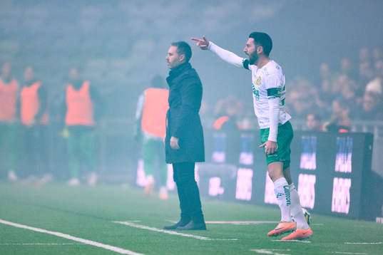 Hammarbys Nahir Besara reagerar