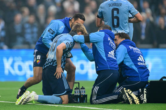 Djurgårdens Oskar Fallenius får vård