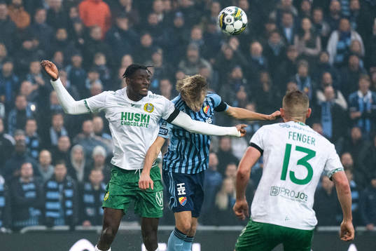 Hammarbys Nathaniel Adjei och Djurgårdens Oskar Fallenius