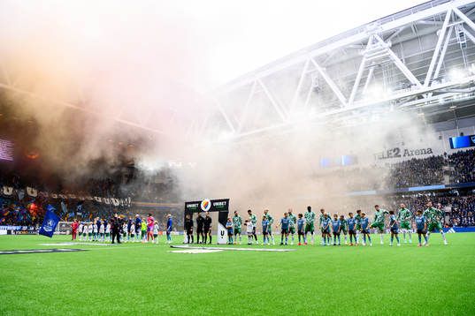 Lagen vid lineup innan fotbollsmatchen i Allsvenskan mellan