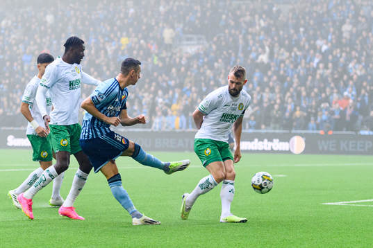 Hammarbys Nathaniel Adjei och Djurgårdens Haris Radetinac