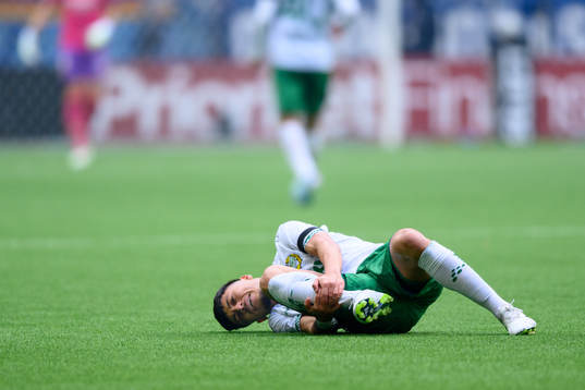 Hammarbys Alper Demirol har ont