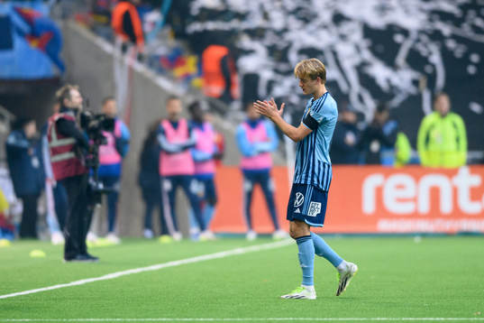 Djurgårdens Oskar Fallenius utgår skadad