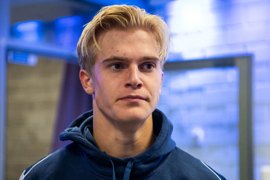 Djurgårdens Lucas Bergvall i mixade zonen