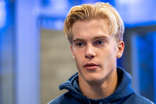 Djurgårdens Lucas Bergvall i mixade zonen