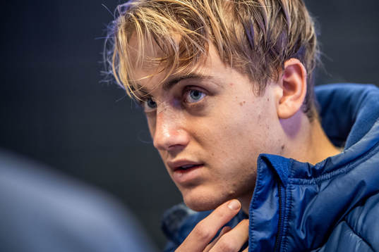 Djurgårdens Oskar Fallenius i mixade zonen