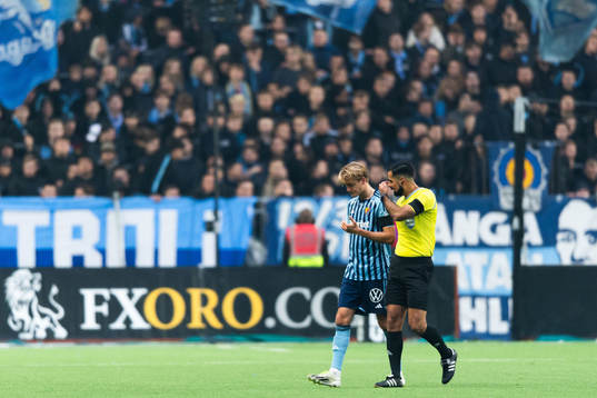 Djurgårdens Oskar Fallenius har ont