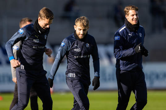 Halmstads spelare värmer upp