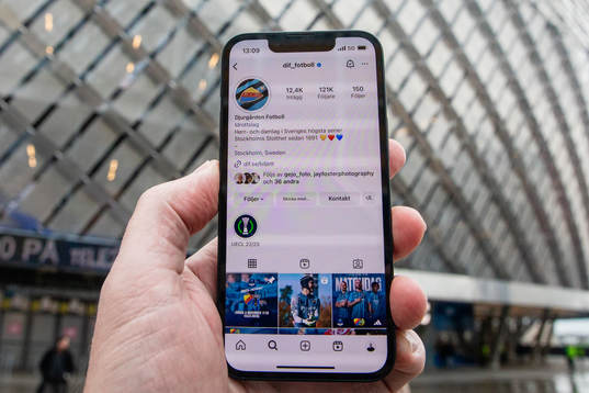 Mobiltelefon visar Djurgårdens Instagramsida