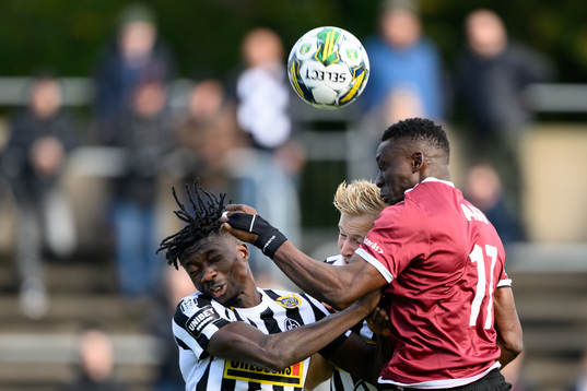 Landskronas Ousmane Diawara och Johan Rapp mot Västerås