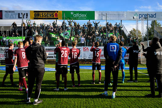 Västerås SKs spelare jublar