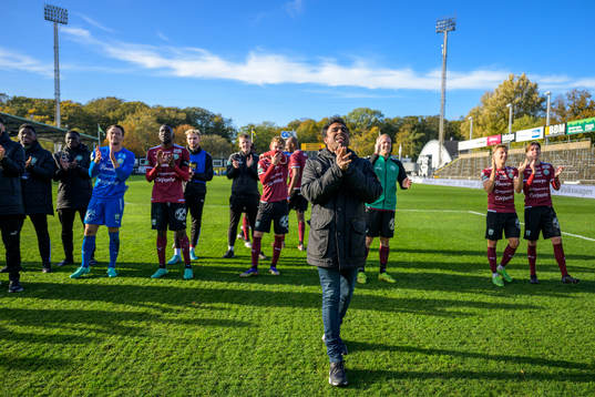 Västerås SKs tränare Kalle Karlsson jublar