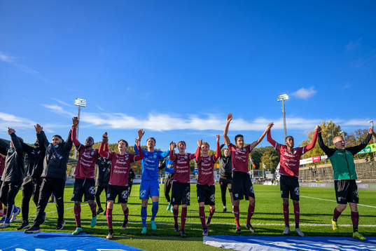 Västerås SKs spelare jublar