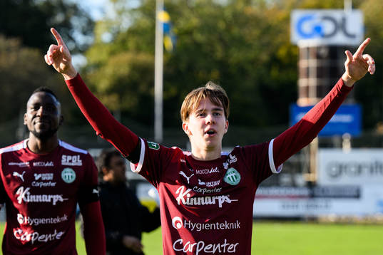 Västerås SKs Max Larsson jublar