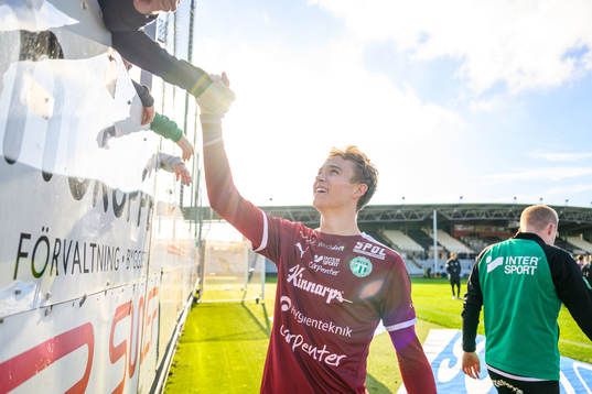 Västerås SKs Max Larsson jublar