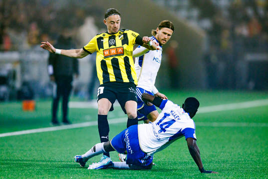 Häckens Amor Layouni och IFK Norrköpings Arnor Traustason