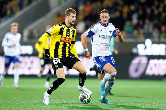 Häckens Simon Gustafson och IFK Norrköpings Kevin Höög