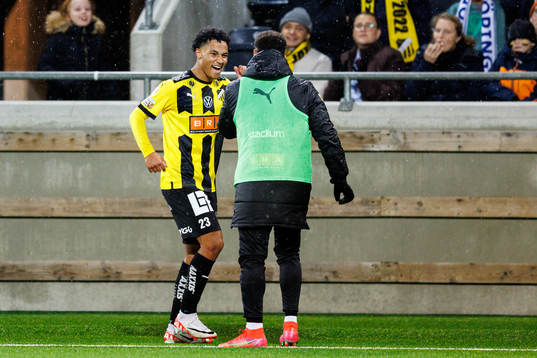 Häckens Momodou Lamin Sonko jublar