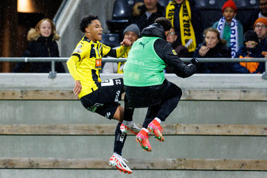 Häckens Momodou Lamin Sonko jublar