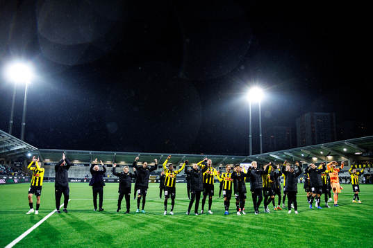 Häckens spelare jublar