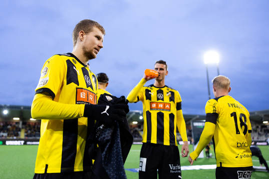 Häckens Simon Gustafson innan fotbollsmatchen i