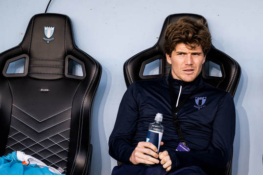 Malmö FFs Oliver Berg på bänken