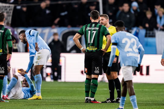 Domare Joakim Östling och Varbergs Mads Borchers
