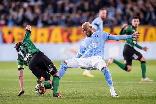 Varbergs Robin Tranberg och Malmö FFs Derek Cornelius