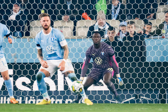 Malmö FFs Pontus Jansson och målvakt Ismael Diawara